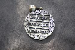 İsmi Azam ve Yedi Ayetler   KOLYE UCU   %100 ORJİNAL GÜMÜŞ  DETAYLAR RESIMLERDE (DELİKLİ RAF YUVARLAK KUTU