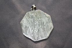 İSRA YADA Felak ve Nas Suresi 925 Ayar Gümüş    KOLYE UCU   %100 ORJİNAL GÜMÜŞ  DETAYLAR RESIMLERDE (DELİKLİ RAF YUVARLAK KUTU