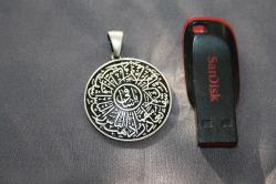 LOT.18 » Sonsuz Şifa Kolye 925 AYAR  KOLYE UCU   %100 ORJİNAL GÜMÜŞ  DETAYLAR RESIMLERDE (DELİKLİ RAF YUVARLAK KUTU