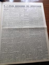 Havadis Gazetesi - 14 Aralık 1960 - Topkapı Davasında Dün 14 Şahit Dinlendi - Bir Avukat Şahit Zeki Şahin'in 12 Şerir Adamı İle İsmet İnönü'yü Öldürmek İstediklerini İddia Etti - Öncü Ve Yenigün Gazeteleri Kapatıldı - Cezayirde Son 48 Saatte Bin Kişi Öldürülmüş - Üniversiteliler Ankara'da Cezayir İçin Yürüyüş Yaptılar - Edebiyat Fakültesine 500 Öğrenci Daha Alınacak - Amerika NATO'ya Polaris Veriyor - Temel Reis Çizen Ralph Stein - Deliler Gülüyor Yazan Süleyman Tekil Yazı Dizisi - Özel Çocuk Kreşleri Yazan Doktor Aziz Yergök Köşe Yazısı - Affetmeyen Kadın Yazan Jean P. Mouerau Yazı Dizisi - İstanbul Ankara Radyosu Programı - İstanbul Belediyesi Şehir Tiyatrosu Programı - Gazetelerden Başlıklar - Barbara Davası Karara Kaldı - Can Bartu Bu Hafta Oynamayacak - Fenerbahçe Ve Galatasaray Dün Antrenman Yaptı - Antrenör Rebi Erkal Kasımpaşa'dan Ayrıldı - İstanbul Boks Şampiyonası Bugün Yapılıyor - Basketbol Lig Karşılaşmalarına Ara Verildi