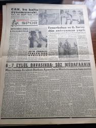 Havadis Gazetesi - 14 Aralık 1960 - Topkapı Davasında Dün 14 Şahit Dinlendi - Bir Avukat Şahit Zeki Şahin'in 12 Şerir Adamı İle İsmet İnönü'yü Öldürmek İstediklerini İddia Etti - Öncü Ve Yenigün Gazeteleri Kapatıldı - Cezayirde Son 48 Saatte Bin Kişi Öldürülmüş - Üniversiteliler Ankara'da Cezayir İçin Yürüyüş Yaptılar - Edebiyat Fakültesine 500 Öğrenci Daha Alınacak - Amerika NATO'ya Polaris Veriyor - Temel Reis Çizen Ralph Stein - Deliler Gülüyor Yazan Süleyman Tekil Yazı Dizisi - Özel Çocuk Kreşleri Yazan Doktor Aziz Yergök Köşe Yazısı - Affetmeyen Kadın Yazan Jean P. Mouerau Yazı Dizisi - İstanbul Ankara Radyosu Programı - İstanbul Belediyesi Şehir Tiyatrosu Programı - Gazetelerden Başlıklar - Barbara Davası Karara Kaldı - Can Bartu Bu Hafta Oynamayacak - Fenerbahçe Ve Galatasaray Dün Antrenman Yaptı - Antrenör Rebi Erkal Kasımpaşa'dan Ayrıldı - İstanbul Boks Şampiyonası Bugün Yapılıyor - Basketbol Lig Karşılaşmalarına Ara Verildi