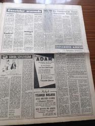Havadis Gazetesi - 19 Aralık 1960 - Kurucu Meclis Azalarının Seçim Faaliyeti Hızlandı - 7 Ocakta Siyasi Faaliyete Müsaade Edilmesi Muhtemel - Mevlana Haftası Sona Erdi - Açıkta Kalan 700 Talebe Üniversiteye Alınıyor - Yanmakta Olan Yugoslav Tankerine Dün Çıkıldı - Boğaz Köprüsü İnşaatından Vazgeçildi - Cezayirde Yerliler Milliyetçilere Bağlı - Başgil'in Yeni Kitabı Yazan Gökhan Evliyaoğlu Köşe Yazısı - Temel Reis Çizen Ralph Stein - Deliler Gülüyor Yazan Süleyman Tekil Yazı Dizisi - İstanbul Edirnekapıda Marangozlar Sitesi İnşaatı Yarıda Kaldı - Londra'ya Milyonlar Veren Yer Çıplak Kadınlar Sokağı - Bu Ceset Kimin Yazan W. J. Yazı Dizisi - Affetmeyen Kadın Yazan Jean P. Moerau Yazı Dizisi - Galatasaray Fenerbahçe'yi Ezdi 5 0 - Metin Oktay Şahane Dört Golü İle Fenerbahçe Müdafaasını Çökertti - Ankaragücü 3 Altay 0 - Spor Toto Neticeleri - Galatasaray Fenerbahçe Maçından Fotoğraflar - Beykoz İstanbulspor'la 2 2 Berabere Kaldı