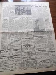 Havadis Gazetesi - 19 Aralık 1960 - Kurucu Meclis Azalarının Seçim Faaliyeti Hızlandı - 7 Ocakta Siyasi Faaliyete Müsaade Edilmesi Muhtemel - Mevlana Haftası Sona Erdi - Açıkta Kalan 700 Talebe Üniversiteye Alınıyor - Yanmakta Olan Yugoslav Tankerine Dün Çıkıldı - Boğaz Köprüsü İnşaatından Vazgeçildi - Cezayirde Yerliler Milliyetçilere Bağlı - Başgil'in Yeni Kitabı Yazan Gökhan Evliyaoğlu Köşe Yazısı - Temel Reis Çizen Ralph Stein - Deliler Gülüyor Yazan Süleyman Tekil Yazı Dizisi - İstanbul Edirnekapıda Marangozlar Sitesi İnşaatı Yarıda Kaldı - Londra'ya Milyonlar Veren Yer Çıplak Kadınlar Sokağı - Bu Ceset Kimin Yazan W. J. Yazı Dizisi - Affetmeyen Kadın Yazan Jean P. Moerau Yazı Dizisi - Galatasaray Fenerbahçe'yi Ezdi 5 0 - Metin Oktay Şahane Dört Golü İle Fenerbahçe Müdafaasını Çökertti - Ankaragücü 3 Altay 0 - Spor Toto Neticeleri - Galatasaray Fenerbahçe Maçından Fotoğraflar - Beykoz İstanbulspor'la 2 2 Berabere Kaldı