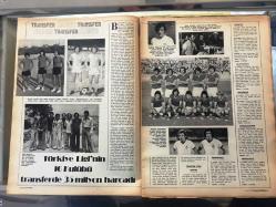 HAYAT SPOR DERGİSİ - 31 TEMMUZ 1974 - SAYI: 22 - FENERBAHÇE 1974 TAKIM KADROSU POSTERİ - KAMURAN YAVUZ POSTERİ - ADNAN SUVARİ POSTERİ - YENER ÇOKYAŞAR POSTERİ - KEMAL BATMAZ POSTERİ - DAYANIŞMA KUPASINI KAZANAN FENERBAHÇE - CEMİL TURAN - TÜMGENERAL REFİK IŞITMAN - BEŞİKTAŞ - NECDET NİŞ - SABRİ HOCA - KUBİLAY GASPIRALI - AYHAN KIYAK - SAKARYASPOR - TUNCER CEBECİ - ZİYA ŞENGÜL - SERKAN ACAR - TARIK YAMAÇ - DR. TARIK ÖZERENGİN - EDDY MERCKX 9 MİLYON KAZANDI - ZAGALLO - ERDOĞAN GÜRHAN - DR. ERTUĞRUL AKINCI - BURHAN FELEK - ÖMER KARADAĞ - CEM ATABEYOĞLU - ALAETTİN METİN - BEHİÇ KILIÇ ARKA KAPAK, GALATASARAY, METİN KURT POSTERİ - POSTERLİ 32 SAYFA TAM TAKIM SPOR DERGİSİ