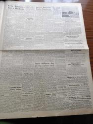 Zafer Gazetesi - 27 Şubat 1960 - Demokrat Parti Türkiye'de Vicdan Hürriyetinin Bekçisidir Yazan Bahadır Dülger Köşe Yazısı - Maarif Nafia Ticaret Ve Sağlık Vekaletlerinin Bütçeleri Kabul Olundu - İktisadi İstiklal Savaşımızın Nafia Cephesinde Sağladığı Büyük İnkişaf - Demokrat Parti'ye İltihak Eden Hürriyet Partililerin Başvekil Adnan Menderes'e Telgrafları - Celal Bayar Karaşi'de - Nafia Bütçesinin Dünkü Müzakereleri - Belgeli Köy Enstitüsü Talebeleri İle Alakalı Yeni Bir Kanun Teklifi - Prenses Margaret Nişanlandı -  İsmet İnönü'nün Dokunulmazlığının Refi İsteniyor - Hadley Chase'in En Güzel Eseri Venedik Casusu Türkçe'ye Çeviren Rasih Minkari Yazı Dizisi - Ankara'da Bugün Sinema Tiyatro Programı - Kostümlü Baloda Müsabaka Olacak - Riyaseticumhur Orkestrası İkinci Turnesinden Döndü - Arzu Tramvayı Sanat Severlerde - Dünya Çapındaki İspanyol Sanatkarları Ankara'da - İsrail Hudutlarında Durum Gerginleşiyor - Anthony Eden'in Siyasi Hatıraları Yazı Dizisi - Sovyet Rusya Japonya'ya Nota