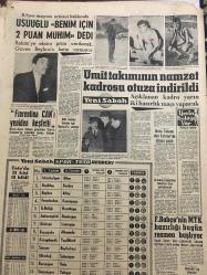 YENİ SABAH GAZETESİ 4 ŞUBAT 1964 YIL :26 SAYI :8944--Naza çeken Makarios ,NATO aleyhinde nümayiş yaptırdı --İnönü ,Parti liderleri ile bir toplantı yaptı --Din adamı kadrosu üç misli arttırılıyor ---Yeni mükellefiyetlerin eski zamana teşmili hatalıdır --Ekmekle ruh yapısı :Siyavuşgil --Donan gölde bisikletle gezen bir genç buz çözülünce boğuldu ---Salahattin Pınarı Anıyoruz --İstanbul Radyosu Fasıl Programları ---Belçika bir komando taburu gönderecek --Usuuğlu : Benim için 2 puan mühim dedi --Ümit takımının namzet kadrosu otuza indirildi ---Fiorentina Can ı yeniden keşfetti ---Ordu Takımı dün Tahran da idman yaptı --Fenerbahçe nin MTK hazırlığı bugün resmen başlıyor ---Polise esrar satarken yakalandı --Yunan Elçisinin radyodaki tebliği için sual soruldu --Erkin ,Makarios reddederse asker çıkarabiliriz dedi --Mandy Anlatıyor :Erkekleri hiç ama hiç kırmadım ---