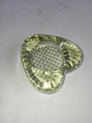 Eskilerden kap formunda cam küllük