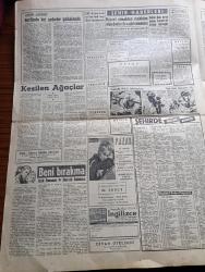 Hürriyet Gazetesi - 13 Şubat 1960 - Seçim Kampanyası 45 Günden 17 Güne İndirildi - Van Gölü 50 Yıldır İlk Defa Buz Tuttu - Maraş'ın Bayramına İştirak Eden Başvekil Adnan Menderes Bir CHP Ocağını Ziyaret Etti - Paul Raymond'un Striptizi - Vampir Suçu Kabul Edip 2 Arkadaşının Adını Verdi - 5 Kaçakçı Kurşuna Mı Dizdirildi - Iğdır'daki 3 Casusu 2 Paket Rus Sigarası Ortaya Çıkardı - Beni Bırakma Aşk Romanı Yazan Harold Robbins Yazı Dizisi - Kesilen Ağaçlar Yazan Nihad Sami Banarlı Yazı Dizisi - Dedektif Nik'in Maceraları Çizgi Roman - İstanbul'da Bugün Sinema Tiyatro Programı - Ege Denizinde 12 Rus Denizaltısı Dolaşıyor - İzmir Genelevleri Buca'ya Taşınıyor - Ordu Futbol Takımımız Dün Bir Antreman Yaptı - Yarın Darüşşafaka İle Karşılaşacak Olan Leviski Dün Geldi - Fatoş Çizgi Roman - Güngörmüşler Çizgi Roman - Gökler Hakimi Gordon Çizgi Roman - Nilüfer Çizgi Roman - Spor Toto Kırtasiye Yazan Eşref Şefik - Antrenör Molnar Fenerbahçe'yi Federasyona Şikayet Etti