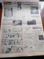 Hürriyet Gazetesi - 13 Şubat 1960 - Seçim Kampanyası 45 Günden 17 Güne İndirildi - Van Gölü 50 Yıldır İlk Defa Buz Tuttu - Maraş'ın Bayramına İştirak Eden Başvekil Adnan Menderes Bir CHP Ocağını Ziyaret Etti - Paul Raymond'un Striptizi - Vampir Suçu Kabul Edip 2 Arkadaşının Adını Verdi - 5 Kaçakçı Kurşuna Mı Dizdirildi - Iğdır'daki 3 Casusu 2 Paket Rus Sigarası Ortaya Çıkardı - Beni Bırakma Aşk Romanı Yazan Harold Robbins Yazı Dizisi - Kesilen Ağaçlar Yazan Nihad Sami Banarlı Yazı Dizisi - Dedektif Nik'in Maceraları Çizgi Roman - İstanbul'da Bugün Sinema Tiyatro Programı - Ege Denizinde 12 Rus Denizaltısı Dolaşıyor - İzmir Genelevleri Buca'ya Taşınıyor - Ordu Futbol Takımımız Dün Bir Antreman Yaptı - Yarın Darüşşafaka İle Karşılaşacak Olan Leviski Dün Geldi - Fatoş Çizgi Roman - Güngörmüşler Çizgi Roman - Gökler Hakimi Gordon Çizgi Roman - Nilüfer Çizgi Roman - Spor Toto Kırtasiye Yazan Eşref Şefik - Antrenör Molnar Fenerbahçe'yi Federasyona Şikayet Etti