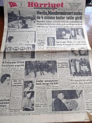 Hürriyet Gazetesi - 1 Mart 1960 - Meclis Adnan Menderes'in Sert Nutku İle 4 Nisana Kadar Tatile Girdi - Üsküdar Vapuru Kazası Kurbanları Bugün Anılıyor - Batı Trakya'da 15 Türk Hristiyan Yapıldı - CHP Van Mebusu Tevfik Doğuışıker 3 Van Mebusu Aleyhine Alacak Davası Açtı - Son 15 Gün Meclis 143 Saat Süren Yorucu Ve Kavgalı Bir Çalışma Yaptı - Liseler Şampiyonası Kanlı Kavga İle Bitti - Dolmabahçe Stadında Yapılan Son Maçta Kabataş Lisesi Kazanamayınca Taraftarları Hücuma Geçtiler - Beni Bırakma Aşk Romanı Yazan Harold Robbins Yazı Dizisi - Dedektif Nik'in Maceraları Çizgi Roman - Büyük Sanatkar Arif Sami Toker - Spor Toto'yu Ne Şekilde Nasıl Oynayacaksınız - Ordu Takımı Kahire'de - Federasyonu Kupası Basket Şampiyonası - Boksör Archie Moore'a Rakip Aranıyor - Galatasaray Adalet Maçı - Can Bartu - Fatoş Çizgi Roman - Güngörmüşler Çizgi Roman - Gökler Hakimi Gordon Çizgi Roman - Nilüfer Çizgi Roman - Fenerbahçeli Muhaliflerin İdare Heyeti Listesi Tesbit Edildi - Fikret Kırcan