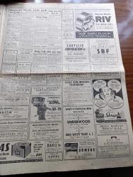 Hürriyet Gazetesi - 1 Mart 1960 - Meclis Adnan Menderes'in Sert Nutku İle 4 Nisana Kadar Tatile Girdi - Üsküdar Vapuru Kazası Kurbanları Bugün Anılıyor - Batı Trakya'da 15 Türk Hristiyan Yapıldı - CHP Van Mebusu Tevfik Doğuışıker 3 Van Mebusu Aleyhine Alacak Davası Açtı - Son 15 Gün Meclis 143 Saat Süren Yorucu Ve Kavgalı Bir Çalışma Yaptı - Liseler Şampiyonası Kanlı Kavga İle Bitti - Dolmabahçe Stadında Yapılan Son Maçta Kabataş Lisesi Kazanamayınca Taraftarları Hücuma Geçtiler - Beni Bırakma Aşk Romanı Yazan Harold Robbins Yazı Dizisi - Dedektif Nik'in Maceraları Çizgi Roman - Büyük Sanatkar Arif Sami Toker - Spor Toto'yu Ne Şekilde Nasıl Oynayacaksınız - Ordu Takımı Kahire'de - Federasyonu Kupası Basket Şampiyonası - Boksör Archie Moore'a Rakip Aranıyor - Galatasaray Adalet Maçı - Can Bartu - Fatoş Çizgi Roman - Güngörmüşler Çizgi Roman - Gökler Hakimi Gordon Çizgi Roman - Nilüfer Çizgi Roman - Fenerbahçeli Muhaliflerin İdare Heyeti Listesi Tesbit Edildi - Fikret Kırcan