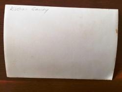 SES SANATÇISI RÜÇHAN ÇAMAY'IN ORİJİNAL 3'LÜ FOTOĞRAF SETİ - 18 x 12 cm EBADINDA - SİYAH & BEYAZ - RÜÇHAN ÇAMAY BEYAZ ELBİSESİYLE ANTİK AMFİ TİYATRODA POZ VERİRKEN ÇEKİLMİŞ 3 FARKLI FOTOĞRAF