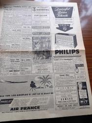 Hürriyet Gazetesi - 10 Mart 1960 - Generalliğe Yükselme Şartları Değiştiriliyor - Dil Bilen İhtisası Olan Albay General Olacak - Sukarno'nun Sarayına Bir Jet Tayyaresi Ateş Açtı - Tercüman Gazetesinden 3 Kişi 10 ar Aya Mahkum Edildi - CHP'de İkiliğe Karşı Mücadele - Nüfusu Artan İstanbul'un Dertleri De Kabarıyor - Amerikalı Savcı Morrison'un 3 Yıl Hapsini Ve Ordudan İhracını İstedi - Salacak Canavarı - Beni Bırakma Aşk Romanı Yazan Harold Robbins Yazı Dizisi - Topkapı'daki Hadiselerin Duruşması - Kalp Aldanmaz Aşk Ve Macera Romanı Çizen Faruk Geç - Mısır'daki Türk Vakıflarının İçyüzü - Küba'da Bir Sanayicinin 400 Milyon Türk Lirası Tutan Servetine El konuldu - Bu Yıl Moda Olan Çamaşırlar - Yılların Ardından Yazan Muazzez Tahsin Berkand Yazı Dizisi - Beşiktaş 4  Karagümrük 1 - Federasyon Kupası Basketbol Karşılaşmaları Dün Başladı - Avrupa Şampiyon Kulüpler Kupası Dömifinalinde Real Madrid Barcelona İle Karşılaşacak - Fenerbahçe'nin Yeni Stadı 15 Milyon Liraya Mal Olacak