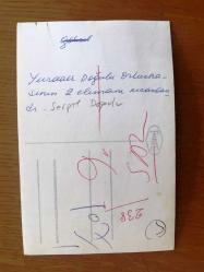 MİLLİ GİTARİST YURDAER DOĞULU'NUN ORİJİNAL 2'Lİ FOTOĞRAF SETİ - 14 x 9 cm EBADINDA - SİYAH & BEYAZ - YURDAER DOĞULU EŞİ SERPİL DOĞULU İLE KUTLAMA SIRASINDA PASTA KESERKEN ÇEKİLMİŞ 2 FARKLI KARE
