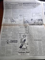 Hürriyet Gazetesi - 24 Mart 1960 - Boğaz Ağzında Dün Bir Şarap Tankeri Battı 13 Denizci Kayıp - Fas Bandıralı Gemiye Roket Atıldı Fakat Personel Kurtarılamadı - Çamur Yağışı Dün Sabaha Kadar Sürdü - Güney Afrika'da Siyahlar Dün İşbaşı Yapmadı - Rauf Denktaş Lefkoşa'dan Uçakla Ankara'ya Geldi - Saidi Nursi Öldü - İslahiyede Kalp Krizi Geçiren Saidi Nursi Urfa'da Bir Otelde Öldü - Kruşçef Paris'te 12 Bin Polis Birden Kızıl Lideri Koruyor - Beni Bırakma Aşk Romanı Yazan Harold Robbins Yazı Dizisi - Dedektif Nik'in Maceraları Çizgi Roman - Kalp Aldanmaz Aşk Ve Macera Romanı Çizen Faruk Geç - Amerikalıların Güneşe Gönderdiği Öncü V Dünya İle Sohbete Başladı - Allah Çocukları Unuttu Yazan Oya Baydar Yazı Dizisi - Adnan Şenses Fakir Şarkıcı Filminde - Türkiye Basketbol Şampiyonası Dün Başladı - Galatasaray Darüşşafaka Maçı Kavgalı Oldu -  Feriköy Vefa'ya Dün Şans Tanımadı - Gündüz Kılıç Feriköy'den Ayrılıyor Mu - Fatoş Çizgi Roman - Güngörmüşler Çizgi Roman - Gökler Hakimi Gordon Çizgi Roman