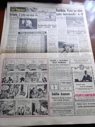 Hürriyet Gazetesi - 24 Mart 1960 - Boğaz Ağzında Dün Bir Şarap Tankeri Battı 13 Denizci Kayıp - Fas Bandıralı Gemiye Roket Atıldı Fakat Personel Kurtarılamadı - Çamur Yağışı Dün Sabaha Kadar Sürdü - Güney Afrika'da Siyahlar Dün İşbaşı Yapmadı - Rauf Denktaş Lefkoşa'dan Uçakla Ankara'ya Geldi - Saidi Nursi Öldü - İslahiyede Kalp Krizi Geçiren Saidi Nursi Urfa'da Bir Otelde Öldü - Kruşçef Paris'te 12 Bin Polis Birden Kızıl Lideri Koruyor - Beni Bırakma Aşk Romanı Yazan Harold Robbins Yazı Dizisi - Dedektif Nik'in Maceraları Çizgi Roman - Kalp Aldanmaz Aşk Ve Macera Romanı Çizen Faruk Geç - Amerikalıların Güneşe Gönderdiği Öncü V Dünya İle Sohbete Başladı - Allah Çocukları Unuttu Yazan Oya Baydar Yazı Dizisi - Adnan Şenses Fakir Şarkıcı Filminde - Türkiye Basketbol Şampiyonası Dün Başladı - Galatasaray Darüşşafaka Maçı Kavgalı Oldu -  Feriköy Vefa'ya Dün Şans Tanımadı - Gündüz Kılıç Feriköy'den Ayrılıyor Mu - Fatoş Çizgi Roman - Güngörmüşler Çizgi Roman - Gökler Hakimi Gordon Çizgi Roman