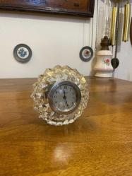 Avrupa kurmalı masa saati