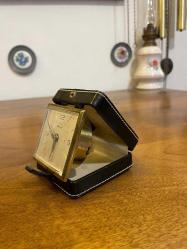 Avrupa kurmalı masa saati