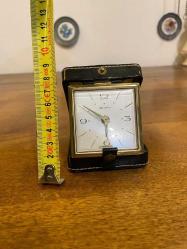 Avrupa kurmalı masa saati