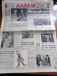 Akşam Gazetesi - 15 Şubat 1961 -  Celal Yardımcı Hakikati Burada Öğrendik Dedi - Anayasa Seçim Günü Halk Oyuna Sunulacak - Öğrenci Bursları Pazarlıkla Arttırıldı - Milyarlık Mirası Almaya Mısır'a Giden 9 Mirasçı - Lumumba'nın Katli Nefretle Karşılandı - Elektrik İşletmeleri Tek Elde Toplanacak - Kennedy Ankara'ya Yeni Elçi Tayin Etti - Yeni Türkiye Partisi Kurucuları Dün Çalıştılar - Hülagünün Gözdesi Çizen Suat Yalaz - Ateşli Kız Gina Yazan George Albert Gley Yazı Dizisi -  Fırıncılar Fabrika Kurmayı Kabul Etti - 1961 Yılı Balolar Mevsimi Açıldı - Günah Maskesi Aşk Ve His Romanı Resimleyen Remzi - Kont Senlibenli Çizgi Roman - Nazlı İle Hamza Çizgi Roman - Yaralı Gönül Çizgi Roman - Vadiler Hakimi Çizgi Roman - Bursa'da Bir Sanat Gecesi - Sevil Berberi Operası - Gölgeler ve İnsanlar Yazan Victoria Holt Yazı Dizisi - Vasco De Gama Fenerbahçe İle Oynamak İstiyor - Metin Oktay Bu Sezon 35 Gol Atacağım Dedi - Devlet Vekili Hayri Mumcuoğlu Kulüplere Mali Yardımı Vadetti - Futbol Sahası Mı