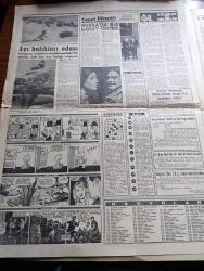 Akşam Gazetesi - 15 Şubat 1961 -  Celal Yardımcı Hakikati Burada Öğrendik Dedi - Anayasa Seçim Günü Halk Oyuna Sunulacak - Öğrenci Bursları Pazarlıkla Arttırıldı - Milyarlık Mirası Almaya Mısır'a Giden 9 Mirasçı - Lumumba'nın Katli Nefretle Karşılandı - Elektrik İşletmeleri Tek Elde Toplanacak - Kennedy Ankara'ya Yeni Elçi Tayin Etti - Yeni Türkiye Partisi Kurucuları Dün Çalıştılar - Hülagünün Gözdesi Çizen Suat Yalaz - Ateşli Kız Gina Yazan George Albert Gley Yazı Dizisi -  Fırıncılar Fabrika Kurmayı Kabul Etti - 1961 Yılı Balolar Mevsimi Açıldı - Günah Maskesi Aşk Ve His Romanı Resimleyen Remzi - Kont Senlibenli Çizgi Roman - Nazlı İle Hamza Çizgi Roman - Yaralı Gönül Çizgi Roman - Vadiler Hakimi Çizgi Roman - Bursa'da Bir Sanat Gecesi - Sevil Berberi Operası - Gölgeler ve İnsanlar Yazan Victoria Holt Yazı Dizisi - Vasco De Gama Fenerbahçe İle Oynamak İstiyor - Metin Oktay Bu Sezon 35 Gol Atacağım Dedi - Devlet Vekili Hayri Mumcuoğlu Kulüplere Mali Yardımı Vadetti - Futbol Sahası Mı
