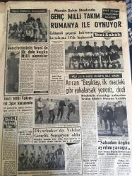 YENİ SABAH GAZETESİ 12 ŞUBAT 1964 YIL :26 SAYI :8952---Amerikan Planı ,Bir Daha Değişti --Nato dışı bazı devletler de asker verecek --Rumlar masum bir kadını daha vurdu---Amerika askeri malzeme için ihtarda bulundu---Uçak gemisi çarptığı muhribi ikiye biçti ---77 Yaşındaki şahıs boşanma davası açtı --4 jandarma eri yol keserek  adam soydu --Çiğli ya F100 super sabre jet filosu geldi ---Diyorlar ki :Siyavuşgil --Köylerde radyodan çok dikiş makinesi var ---Ağaçlar Ayakta Ölür :Filmi tamamlandı --Genç Milli Takım Rumanya ile Oynuyor --Gençlerimizin hepsi de ilk defa bugün Milli olacaklar --Arıcan : Beşiktaş ı ilk defa maçtaki gibi yakalarsak yeneriz dedi --Ümit Milli Takımı İst.Spor .Karşısında ---Diyarbakır da Yıldız Gençlik Şampiyon oldu --Sahadan üzgün ayrılmayacağız ---AP liderler toplantısı talep etti ---Bingöl de aç kurtlar etrafa saldırıyor --Kadri Kaplan Dr.Küçük e bir mesaj yolladı ---Başmakale :Özel sektör ne yapsa göze giremez---Radyo Programları --