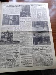 Havadis Gazetesi - 3 Ocak 1961 - Milli Birlik Komitesi Üyesi Sıtkı Ulay Dün Ulaştırma Vekilliğinden İstifa Etti - Yusuf Kemal Tengirşek'in İsmet İnönü'den Daha Yaşlı Olduğu İçin Başkanlık Etmesi Muhtemel -  Yassıada'da Sanıklar Dün De Aileleri İle Görüştüler - Laos Hür Dünyadan Dün Yardım İstedi - 4700 Yıllık Bir Sümer Mabedi Bulundu - Etna Yanardağı İntifaya Devam Ediyor - Fransız Polisi Samsun Vapurunda Esrar Buldu - Bir Bakıma Yazan Orhan Seyfi Orhon Köşe Yazısı - Temel Reis Çizen Ralph Stein - 7 Memba Suyu İçmeye Elverişli Görülmedi - Erkek Berberler Cemiyet Kurdular - Bu Ceset Kimin Yazan W. J. Yazı Dizisi - Komünizm Ve Dış Ticaret - İzmir'de Yeni Merkez Hal Dün Törenle Açıldı - Kraliçe Farah'ın Tam Saadetini Şah'a Benzeyen Bebeğe Veriyor - Soprano Maria Callas Kaprislerinden Vazgeçerek Scala'ya Döndü - Ayhan Elmastaşoğlu Galatasaray'da - Güven Önüt Dün Beşiktaş'la Mukavele İmzaladı - Tottenham 25. Maçında Da İki Puan Aldı - Galatasaray'a Beşiktaş'tan Tebrik Telgrafı Geldi
