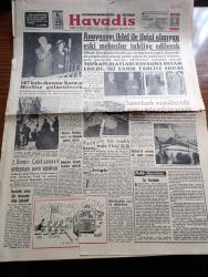 Havadis Gazetesi - 8 Ocak 1961 - Anayasa İhlal İlgisi Olmayan Eski Mebuslar Tahliye Edilecek - Topkapı Olayları Davasına Devam Edildi İki Sanık Tahliye Edildi - Sabık Savunma Bakanı Ethem Menderes Fotoğraf - 147 lerin Durumu Kurucu Meclise Götürülecek - Sümerbank Mamullerinde Geniş Çapta İndirim Yapıldı - 2. Demir Çelik Sanayii Anlaşması Yarın Yapılıyor - Kennedy'nin Sözleri Yazan Orhan Seyfi Orhon Köşe Yazısı - Temel Reis Çizen Ralph Stein - Bu Ceset Kimin Yazan W.J. Yazı Dizisi - Sahte Jilet İmal Edenler Tutuldu - Elizabeth Taylor Bir Mecmuanın Aleyhine 250.000 Dolarlık Tazminat Davası Açtı -  Kübalı'lar Anavatanlarını Terkediyor- Kocasından Boşanan Tina Onassis Şen Dul Hayatı Yaşıyor - İstanbul Ankara Radyosu Programı - Ordu Milli Takımımız Bugün Irak'la Oynuyor - Lider Galatasaray Dün Tatrana 2 1 Mağlup Oldu - İzmir'de Beşiktaş Altay'ı Yendi 2 1- Fenerbahçe Bugün Levski İle Oynuyor