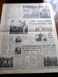Havadis Gazetesi - 11 Ocak 1961 - Fikir İşçileri Ve Gazete Patronları Köşe Yazısı - 9 Gazete Sahibini Fikir İşçileri Protesto Etti - Gazete Sahipleri Basın Hürriyeti Mefhumunu İstismara Kalkmıştır - Örtülü Ödenek Davasında Sanıklar Müdafaa Yaptılar - Gençlik Fikir İşçilerini Davalarında Destekliyor - Milli Birlik Komitesi İrtibat Bürosunun 24 No.lu Tebliği - Temel Reis Çizen Ralph Stein - Fikir İşçiliği Yazan Orhan Seyfi Orhon Köşe - Verem Hastalığı ve Savaşı Yazan Doktor Aziz Yergök Köşe Yazısı - Bu Ceset Kimin Yazan W. J. Yazı Dizisi - Gazetelerden Başlıklar - Üniversite Köşesi - Ava Gardner İsmini Ve Dinini Değiştiriyor - İstanbul Tiyatrosunda Sakallı Gelin Oyunu Fotoğraf - Affetmeyen Kadın Yazan Jean P. Moerau Yazı Dizisi - İstanbul Ankara Radyosu Programı - Yaşar Doğunun Arkasından Yazan Ruhi Yıldırım Köşe Yazısı - Fenerbahçe İzmir Takımları İçin Dün Antrenman Yaptı - Yaşar Doğu'yu Toprağa Verdik - Bir Milyonerin Kurduğu Takım Boca Juniors 2.800.000 Lira Kar Temin Etti