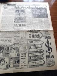 Akşam Gazetesi - 30 Ocak 1961 - İki Parti Birleşmekten Son Dakikada Vazgeçti - MCP İsmini Memleketçi Hür Demokrat Parti Şeklinde Değiştiriyor - Grev Hakkı Anayasa Tasarısına Sokuldu - 20 Yılda Meskensiz Kimse Kalmayacak - Brezilya Saint Maria'yı Portekiz'e Verecek - Sülün Osman Artık Namuslu Hayata Döndü - Jokey Kulüp İdare Heyeti Seçildi - İstanbul'daki Otelciler Bir Şirket Kuruyorlar - Kardeş Köy Okulları Sistemine Başlanıyor - Hülagünün Gözdesi Çizen Suat Yalaz - Ateşli Kız Yazan Gina Albert Gley Yazı Dizisi - Deontoloji Yazan Esin Talu - Günah Maskesi Aşk Ve His Romanı Resimleyen Remzi - Kont Senlibenli Çizgi Roman - Nazlı İle Hamza Çizgi Roman - Yaralı Gönül Çizgi Roman - Vadiler Hakimi Çizgi Roman - On Dakikada Jimnastik - Amerika'da İlköğretim Jeotermal Elektrik Santralı Yapıldı - Gölgeler Ve İnsanlar Yazan Victoria Holt Yazı Dizisi - Fenerbahçe 1 Ankaragücü 0 - Demirspor'a 2 1 Yenilen İstanbulspor 21. Haftada Puan Alamadı - Gençlerbirliği Altınordu Maçını 1 0 kazandı -Spor Toto