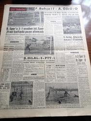 Akşam Gazetesi - 30 Ocak 1961 - İki Parti Birleşmekten Son Dakikada Vazgeçti - MCP İsmini Memleketçi Hür Demokrat Parti Şeklinde Değiştiriyor - Grev Hakkı Anayasa Tasarısına Sokuldu - 20 Yılda Meskensiz Kimse Kalmayacak - Brezilya Saint Maria'yı Portekiz'e Verecek - Sülün Osman Artık Namuslu Hayata Döndü - Jokey Kulüp İdare Heyeti Seçildi - İstanbul'daki Otelciler Bir Şirket Kuruyorlar - Kardeş Köy Okulları Sistemine Başlanıyor - Hülagünün Gözdesi Çizen Suat Yalaz - Ateşli Kız Yazan Gina Albert Gley Yazı Dizisi - Deontoloji Yazan Esin Talu - Günah Maskesi Aşk Ve His Romanı Resimleyen Remzi - Kont Senlibenli Çizgi Roman - Nazlı İle Hamza Çizgi Roman - Yaralı Gönül Çizgi Roman - Vadiler Hakimi Çizgi Roman - On Dakikada Jimnastik - Amerika'da İlköğretim Jeotermal Elektrik Santralı Yapıldı - Gölgeler Ve İnsanlar Yazan Victoria Holt Yazı Dizisi - Fenerbahçe 1 Ankaragücü 0 - Demirspor'a 2 1 Yenilen İstanbulspor 21. Haftada Puan Alamadı - Gençlerbirliği Altınordu Maçını 1 0 kazandı -Spor Toto