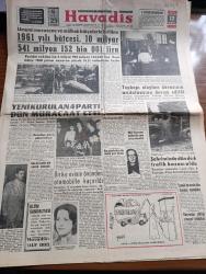 Havadis Gazetesi - 12 Şubat 1961 - Umumi Muvazene Ve Külhan Bütçelerle Birlikte 1961 Yılı Bütçesi 10 Milyar 541 Milyon 152 Bin 001 lira - Yeni Kurulan 4 Parti Dün Müracaat Etti - Resim Ve Heykel Sergisi - Topkapı Olayları Davasının Müdafaasına Devam Edildi - Ay'a Gönderilen Bir Mesaj Gönderildi - Şairlik Deliliği Yazan Orhan Seyfi Orhon Köşe Yazısı - Nükleer Denemeler Konferansı Yazan Cemil Monus Köşe Yazısı - Temel Reis Çizen Ralph Stein - Bu Ceset Kimin Yazan W. J. Yazı Dizisi - Şarkın Atmosferi ve Sihri İle Dolu Olan Bir Şehir Dakka - Marilyn Monroe Sıhhate Kavuştu - Hayır Hayır Yazan Pierre Lewis Yazı Dizisi - Sarışın Yıldız Anita Ekberg İtalyan Komiği Walter Chiari İle Bir Arada Görülüyor Fotoğraf - İstanbul Ankara Radyosu Programı - Yorgun Galatasaray Vefa Karşısında Zorlandı 2 0 - Fenerbahçe Şekerhilal'ı Güzel Oyunu İle Yendi - Milli Ligde Bugün - Feriköy Puan Cetvelindeki Durumunu Düzeltiyor