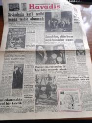 Havadis Gazetesi - 21 Şubat 1961 - Seçimlerin Kati Tarihi Henüz Tesbit Olunmadı - Türk Kaptanları Amerika'da - Atoma Karşı Filozoflar Eylemde Fotoğraf - Bertrand Russell - Duruşma Esnasında Kalp Krizi Geçirerek Vefat Etmiş Olan Eski Sağlık Bakanı Doktor Lütfi Kırdar Hakkında Dava Düştü - Kennedy Tunus'u Ziyaret Edecek - Lütfi Kırdar'ın Cenazesinde Hadise Çıkaran İki Kişi Daha Nezarete Alındı - Marilyn Monroe Acaba Niçin Ruh Hastasıdır - Dedektif Kerry Drake Çizgi Roman - Ramazan Köşesi İftar Sofrası Yazan Ali Rıza Alp - Bir Amerikan Orkestrası Rusya'ya Gitti - Temel Reis Çizen Ralph Stein - Brigitte Bardot İle 4 Yıl Alain Carre'nin Hatıraları Yazı Dizisi - Sophia Loren'in Talihi Acaba Alt Üst Mü Oldu - Fenerbahçe'nin Reisi Bugün Belli Olacak - Mevcut Şartname İle Mithatpaşa Stadı Işıklandırılamaz - İsrail Başkonsolosu Galatasaray Başkanı Refik Selimoğlu İle Görüştü - Maçlar Ve Takımların Durumları Tahmin - Beykoz Hedefimiz Şampiyonluktur Dedi