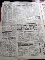 Havadis Gazetesi - 21 Şubat 1961 - Seçimlerin Kati Tarihi Henüz Tesbit Olunmadı - Türk Kaptanları Amerika'da - Atoma Karşı Filozoflar Eylemde Fotoğraf - Bertrand Russell - Duruşma Esnasında Kalp Krizi Geçirerek Vefat Etmiş Olan Eski Sağlık Bakanı Doktor Lütfi Kırdar Hakkında Dava Düştü - Kennedy Tunus'u Ziyaret Edecek - Lütfi Kırdar'ın Cenazesinde Hadise Çıkaran İki Kişi Daha Nezarete Alındı - Marilyn Monroe Acaba Niçin Ruh Hastasıdır - Dedektif Kerry Drake Çizgi Roman - Ramazan Köşesi İftar Sofrası Yazan Ali Rıza Alp - Bir Amerikan Orkestrası Rusya'ya Gitti - Temel Reis Çizen Ralph Stein - Brigitte Bardot İle 4 Yıl Alain Carre'nin Hatıraları Yazı Dizisi - Sophia Loren'in Talihi Acaba Alt Üst Mü Oldu - Fenerbahçe'nin Reisi Bugün Belli Olacak - Mevcut Şartname İle Mithatpaşa Stadı Işıklandırılamaz - İsrail Başkonsolosu Galatasaray Başkanı Refik Selimoğlu İle Görüştü - Maçlar Ve Takımların Durumları Tahmin - Beykoz Hedefimiz Şampiyonluktur Dedi