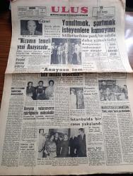 Ulus Gazetesi - 5 Temmuz 1961 - İnönü'nün Konuşmaları Yazan Yakup Kadri Karaosmanoğlu Köşe Yazısı - Evet Ve Hayır'ın Ötesinde Yazan Bülent Ecevit Köşe Yazısı - Cemal Gürsel Yanıltmak Şaşırtmak İsteyenlere Kanmayınız - Nizamın Temeli Yeni Anayasadır - Cemal Gürsel'in Basın Toplantısı Yarın - Anayasa Vatanseverce İşbirliğinin Mahsulüdür - Ahmet Şükrü Esmer Köşe Yazısı - Varlık'ın 28 Yılı Yazan M. Sunullah Arısoy - Finlandiya Başbakanı Vieno Sukselainen İstifa Etti - Kuveyte Yeni Birlikler Gidiyor - Tim Morton Ölüm Nöbeti Çizgi Roman - Londra'yı Kurtaran Adam Nakleden Güney Evcimen - Yalnızlar Yazan Erhan Bener - Bulmaca - Barcelona Metin Oktay'a 800 Bin Lira Veriyor -  Karşıyakalı Futbolcu Ogün Altıparmak Hava Alanından Döndü - Büyük Yıldız Zeki Müren Göl Gazinosunda - Avrupa Şampiyon Kulüpler Turnuvasında Fenerbahçe İkinci Turda Oynayacak - Beşiktaş Takımı Şeref Görkey'in Görevine Son Verdi - Hacettepe Kongresi - Güreş Federasyonu İkincil Başkanı Fethi Gürsoytrak
