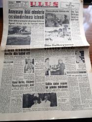 Ulus Gazetesi - 15 Temmuz 1961 - Yeni Türkiye Partisi Mi Yeni Demokrat Parti Mi Yazan Yakup Kadri Karaosmanoğlu Köşe Yazısı - CHP'nin Geçirdiği Sınav Yazan Bülent Ecevit Köşe Yazısı - Anayasayı İhlal Edenlerin Cezalandırılması İstendi - Alman Kredisini Meclis Dün Kabul Etti - Sarışın Bomba Marilyn Monroe Tekerlekli Sandalye İle Hastahaneden Çıktı Fotoğraf - Maliye Bakanı Kemal Kurdaş Müşterek Pazara Gireceğiz Dedi - Dün Halkoyunun Sonucu Alındı - Yedeksubaylar Diploma Aldı - Grev Toplumsal Sözleşme Tasarısı Hazırlandı - Silahlı Yarışı Hızlanıyor Yazan Ahmet Şükrü Esmer Köşe Yazısı - Ahlaka Bağlı Politika Yazan Selahattin Hakkı Esatoğlu - Fıstık Çıkarma Makinesi - Tim Morton Ölüm Nöbeti Çizgi Roman - Yalnızlar Yazan Erhan Bener - Esrarengiz Dünyalar Yazan Ray Bradbury - Suat Mamat Galatasaray İle Anlaşıp Yeni Mukavele İmzaladı - Lazio'nun Takip Olduğu İkinci Türk Can Bartu Bu Ay Sonunda Gidiyor - Metin Oktay Dün Galatasaray Adasındaydı - Mustafa Ertan PTT'ye Antrenör Futbolcu Olacak
