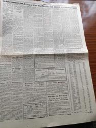 Ulus Gazetesi - 15 Temmuz 1961 - Yeni Türkiye Partisi Mi Yeni Demokrat Parti Mi Yazan Yakup Kadri Karaosmanoğlu Köşe Yazısı - CHP'nin Geçirdiği Sınav Yazan Bülent Ecevit Köşe Yazısı - Anayasayı İhlal Edenlerin Cezalandırılması İstendi - Alman Kredisini Meclis Dün Kabul Etti - Sarışın Bomba Marilyn Monroe Tekerlekli Sandalye İle Hastahaneden Çıktı Fotoğraf - Maliye Bakanı Kemal Kurdaş Müşterek Pazara Gireceğiz Dedi - Dün Halkoyunun Sonucu Alındı - Yedeksubaylar Diploma Aldı - Grev Toplumsal Sözleşme Tasarısı Hazırlandı - Silahlı Yarışı Hızlanıyor Yazan Ahmet Şükrü Esmer Köşe Yazısı - Ahlaka Bağlı Politika Yazan Selahattin Hakkı Esatoğlu - Fıstık Çıkarma Makinesi - Tim Morton Ölüm Nöbeti Çizgi Roman - Yalnızlar Yazan Erhan Bener - Esrarengiz Dünyalar Yazan Ray Bradbury - Suat Mamat Galatasaray İle Anlaşıp Yeni Mukavele İmzaladı - Lazio'nun Takip Olduğu İkinci Türk Can Bartu Bu Ay Sonunda Gidiyor - Metin Oktay Dün Galatasaray Adasındaydı - Mustafa Ertan PTT'ye Antrenör Futbolcu Olacak