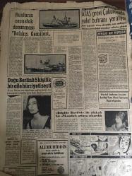 YENİ SABAH GAZETESİ 9 OCAK 1964 YIL :26 SAYI :8918--Larnaka da 5 bin Türk muhasara altında --Makarios Taksim için ısrar edilirse masayı  terk edecekmiş --İstanbul da bir imar şurası  teşkil ediliyor ---Gaziosmanpaşa da ilk nikah dün kıyıldı --Nüfus cüzdanı ile oy verilmesi için teklif yapıldı --Basın Enstitüsü Makarios  u Protesto Etti --Hortlak gibi :Siyavuşgil --Ataş grevi Çukurova da yakıt buhranı yaratıyor --Doğu Berlinli 5 Kişilik Bir Aile Hürriyeti Seçti ---Brigitte Bardot ile alakalı bir skandal ortaya çıkarıldı ---Sinemalar ,Tiyatrolar ---Doğu da açlık baş gösterdi --Oran da nümayişler oldu --Beşiktaş bugün Fenerbahçe ise yarın kampa giriyor --Şenol ve Birol Fenerbahçe Beşiktaş ı bizsiz de mağlup edecek diyor --Yaşar Doğu için toplanan paralar ailesine  verilmedi --Spor -Toto nun  esasları  tespit edildi --Her gün 40-50 Türk Kıbrıs ı  terk ediyor --Bayrak Radyosundan sonra Sancak Radyosu kuruldu --İnönü nün mesajı üzerine devletler  harekete geçti ---