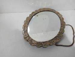 ESKİLERDEN GÜMÜŞ BÜYÜK EBAT 900 AYAR DAMGALI KABARTMA İŞÇİLİKLİ FLORAL DESENLERLE BEZENMİŞ AYNA 25 CM X 19 CM ÖLÇÜLERİNDEDİR.