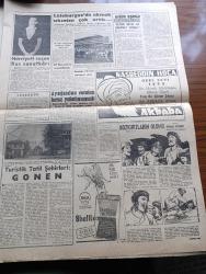 Son Havadis Gazetesi - 21 Haziran 1961 - İzmit Ve Ankara'da Sel Felaketi Devam Ediyor - Basınımızda Geciken Şey Yazan Gökhan Evliyaoğlu - Duruşmalar Bitmeden Seçim Yok - Anayasa Referandumu 9 Temmuzda - Eyüp'te Nakşibendi Tarikatına Mensup 42 kişi Ayin Yaparken Yakalandılar - 3. Dünya Harbinin İçindeyiz Yazan Nejat Arıkan Yazı Dizisi - Sarı Çizmeli Yazan Adviye Fenik - Gericilik İlericilik Meselesi Yazan Nejdet Sancar - Türkiye'de Komünist Hareketleri Hazırlayan İlhan Darendelioğlu Yazı Dizisi - Vizonlu Venüs Yazan John O'Hara Yazı Dizisi - Bozkurtların Ölümü Yazan Nihal Atsız - Turistik Tatil Şehirleri Gönen - Türk Bayrağının Tarihi - Anayasayı İhlal Davasında Sanıkların Sorguları Bitti - Asker Futbolcular İçin Bugün Toplantı Yapılıyor - Futbolcu Şirzat Dağcı Ve Mehmet Ali Kasımpaşa'ya Giriyor - Altay Kalecisi Varol Milli Lige Döneceğiz Dedi - Kırkpınar Güreşleri Tehir Edildi - Arı Hafiye Çizen Harry Smith - Tahta Bacak Çizgi Roman - Dümenço Çizgi Roman Çizen Yurdagün