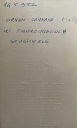 Sandalyede otururken birbirlerine sarılarak poz veren iki  erkek fotoğrafı. 14.05.1982 Orhan Çankaya iki fındıkzadeli sevgilerle... .ORİJİNAL SİYAH & BEYAZ, 14 x 9cm EBADINDA - 1940'LAR, 1950'LER, 1960'LAR ve 1970'LER