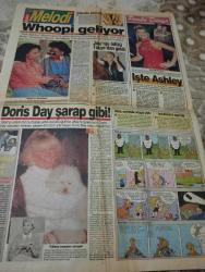 SABAH MELODİ TÜRKİYE'NİN TEK KADIN GAZETESİ -22 Kasım 1993 - Aşkı arayan adam-Süleyman Turan-melodi puf-astroloji-bülent kısa-melodi roman-aşk fırtınası-Klinik -yöneten meltem pusat-ikili ilişkiler-melodi restaurant-afiyet olsun-boncuk/Walt Disney -bizim aile/mort Walker -dick browne-marvin/Tom armstrong-kral kedi/Graham Allen -john dodd-melodi genç- yemekten sonra spor yapın-saçları soğuk su ile yıkayın-şapkalı kış-bereler genişliyor-oyuncakla gelen tehlike-el emeği göz nuru-müjde tan-vücut diline dikkat-akşam yemeği-elma ilaçtır-mutlu bir evliliğin sırları-fedakarlık-marketim-kırlangıç mısırözü yağı-çiçek özlü krem-bingo unsurmatik-selpak havlu-korkularınızın üzerine gidin-yulaf mucizesi-hamilelerde sırt ağrısı-ilk adımlara dikkat-kıymalı pay-tarot-cekette yeni stil-pembe dünya-jale-tokyo-pazar şöleni-japonya-doris day-yıllara meydan okuyor-kuzey vargın-yeşilçam-yırtık rahibe -whoopi goldberg-amerika yapımı-brenda epperson-ashley abbott-türk sinemaseverleri