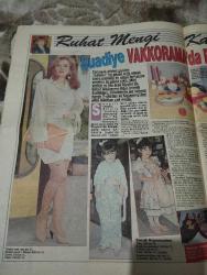 MELODİ Gazetesi GÜNLÜK HAYATIN SESİ -18 Mart 1992- Yaşanmış aşk hikayeleri -Pembe rüyalar -Süleyman Turan-cici kız-astro-melodi-Bülent Kısa-Gönül abla-unutulmayan aşklar-cinsel bilgiler-George and Lynne-Fred-Perde arkası-Aykut İşıklar- Uzay Savaşçıları -Özel Haber- İzmir güzel fabrikası-jülide ateş-yasemin baradan-burcu burkut-Maide erçelebi-esin moralıoğlu-naomi camphell-claudia schieffer-Zeki müren-emel sayın-bülent ersoy-amerika-kürşat şengezer-metin şentürk-benim stilim-serap akıncıoğlu-ruhat mengi-moda kozmetik-pembe ayıcık-suadiye-vakkorama-Ebru anlatıyor-dik durun-uykunuza dikkat-paris'ten erkek modası-nükhet duru-nazan çalın-ibrahim tatlıses-nil ünal-aydemir akbaş-gündüz polis-kadın erkek-birleşmiş Milletler çocuk örgütü-cem karaca-trt televizyonu