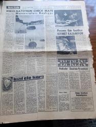 Yeni Gün Gazetesi - 16 Eylül 1961 - Adaletin Son Sözü 15 Ölüm 31 Müebbet Hapis Komitenin Kararı Üç İdam - Adnan Menderes Ağır Hasta Olduğu İçin Tefhimde Bulunamadı Fotoğraf - İdam Mahkumları Listesi - Müebbet Hapis Listesi - Celal Bayar - Fatin Rüştü Zorlu - Hasan Polatkan - Emin Kalafat - Medeni Berk - Celal Yardımcı - Tevfik ileri - Beraat Edenler Listesi - Milli Birlik Komitesi'nin İdamlarla İlgili Kararı Dün Gece Açıklandı - 5 Yıldan Fazla Hapis Cezası Alanlar - Sanatçı Toplum Yazan Şahap Sıtkı - NATO'nun Check Mate Manevraları Başlıyor - Bütün Evlenme Tekliflerini Reddeden Michele Morgan Hala Yalnız - İpar 26 Milyona Mahkum Oldu - Türk Atleti Ekrem Koçak 5. Defa Balkan Birincisi - Fenerbahçe Ankaragücü Maçı - Can Bartu Yetiştiği Taktirde Bugün Oynayacak - Catania Maçı Arifesinde Bütün Ümitler Metin Oktay'da - Lig Lideri Galatasaray Bugün Göztepe Karşısında - Olimpiyat Şampiyonlarımızdan Güreşçi Hamit Kaplan Milli Takımdan Affını İstedi - Talebe Olimpiyatları Ve hikayesi