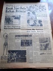 Yeni Gün Gazetesi - 16 Eylül 1961 - Adaletin Son Sözü 15 Ölüm 31 Müebbet Hapis Komitenin Kararı Üç İdam - Adnan Menderes Ağır Hasta Olduğu İçin Tefhimde Bulunamadı Fotoğraf - İdam Mahkumları Listesi - Müebbet Hapis Listesi - Celal Bayar - Fatin Rüştü Zorlu - Hasan Polatkan - Emin Kalafat - Medeni Berk - Celal Yardımcı - Tevfik ileri - Beraat Edenler Listesi - Milli Birlik Komitesi'nin İdamlarla İlgili Kararı Dün Gece Açıklandı - 5 Yıldan Fazla Hapis Cezası Alanlar - Sanatçı Toplum Yazan Şahap Sıtkı - NATO'nun Check Mate Manevraları Başlıyor - Bütün Evlenme Tekliflerini Reddeden Michele Morgan Hala Yalnız - İpar 26 Milyona Mahkum Oldu - Türk Atleti Ekrem Koçak 5. Defa Balkan Birincisi - Fenerbahçe Ankaragücü Maçı - Can Bartu Yetiştiği Taktirde Bugün Oynayacak - Catania Maçı Arifesinde Bütün Ümitler Metin Oktay'da - Lig Lideri Galatasaray Bugün Göztepe Karşısında - Olimpiyat Şampiyonlarımızdan Güreşçi Hamit Kaplan Milli Takımdan Affını İstedi - Talebe Olimpiyatları Ve hikayesi