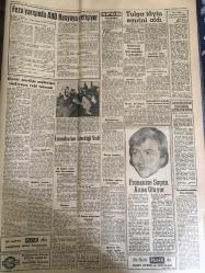YENİ SABAH GAZETESİ 26 ŞUBAT 1962 YIL :24 SAYI :8248--Tedbirler Komisyonu Kuruldu --27 Mayıs aleyhtarı neşriyat önlenecek ---Siyasi partiler müfritleri tasfiyeye tabi tutulacak ---Ökmen bugün yargılanacak --Sarhoş bir cinsi sapık öldürüldü --Hala mı alkış ? :Siyavuşgil --Suya zam için belediye de görüş ayrılıkları belirdi ---Radyo Programları ---Iran önce kalkınacak seçim sonra gelecek ---Mısır Anayasasını Nasır ve kongre hazırlayacak --Galatasaray Ankara da puan vermedi ---Fenerbahçe güzel oyununu iki güzel golle süsledi :2-0---Alsancak maçları golsüz sona erdi --Yeşildirek  dün de I.Spora  yenildi : 2-1--Fiorentina ,Palermo rakiplerini 1-0 yendi ---K.Gümrük :1 Demirspor :0---YTP liler salonu terk ettiler ---Tulga tayin emrini aldı---
