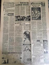 YENİ SABAH GAZETESİ 25 ŞUBAT 1962 YIL :24 SAYI :8247--21 Subay emekliye sev edildi ---Gürsel dün İnönü ve C.Sunay ile görüştü --Tulga :Emir gelir gelmez gideceğim ---Orduya siyasete çeken sebepler izale edilmeli ---Avrupa Para Fonu 45 milyon dolar kredi verdi ---Geçmiş olsun Hasbi Bey :Siyavuşgil --Radyo Programları ---Fidel Castro nerede ?--Rusya Yahudilere cephe aldı --AP ,Bünyesinde kötüleri yaşatmayacak ---Galatasaray D.Spor a puan vermedi :2-1--Fenerbahçe 2. devreye  İst.Spor galibiyetiyle  girdi :2-0---Tek gol ve iki puan :Feriköy 1-Y.Direk ---Basketbol da K.Köy ve D.Şafaka galip ---G.Birliği :2 K.Gümrük :0--Kayseri de on sabık ifade verdi .Adalet Divanında yargılama yarın başlıyor --Dış basına göre son hareketin sebebi içtimai reformda gecikme ---Kanun ve Anayasanın Hakimiyeti Sağlandı ---