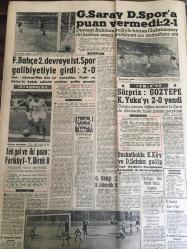 YENİ SABAH GAZETESİ 25 ŞUBAT 1962 YIL :24 SAYI :8247--21 Subay emekliye sev edildi ---Gürsel dün İnönü ve C.Sunay ile görüştü --Tulga :Emir gelir gelmez gideceğim ---Orduya siyasete çeken sebepler izale edilmeli ---Avrupa Para Fonu 45 milyon dolar kredi verdi ---Geçmiş olsun Hasbi Bey :Siyavuşgil --Radyo Programları ---Fidel Castro nerede ?--Rusya Yahudilere cephe aldı --AP ,Bünyesinde kötüleri yaşatmayacak ---Galatasaray D.Spor a puan vermedi :2-1--Fenerbahçe 2. devreye  İst.Spor galibiyetiyle  girdi :2-0---Tek gol ve iki puan :Feriköy 1-Y.Direk ---Basketbol da K.Köy ve D.Şafaka galip ---G.Birliği :2 K.Gümrük :0--Kayseri de on sabık ifade verdi .Adalet Divanında yargılama yarın başlıyor --Dış basına göre son hareketin sebebi içtimai reformda gecikme ---Kanun ve Anayasanın Hakimiyeti Sağlandı ---