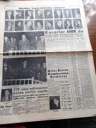 Öncü Gazetesi - 16 Eylül 1961 - Tarihi Karar 15 İdam 31 Müebbet Hapis - Adnan Menderes Fatin Rüştü Zorlu Ve Hasan Polatkan'ın İdamı Tastik Edildi -  İdamı İstenenlerin Fotoğrafları - Sabık Cumhurbaşkanı Celal Bayar İdam - 12 İdam Cezası Gece Müebbet Hapse Çevrildi - Beraat Edenler - Rüştü Erdelhun - Zeki Eraataman - Baha Akşit - Hastalanan Adnan Menderes Fotoğraf - Müebbet Hapse Mahkum Edilenler Fotoğraf - Sulakyurt Belediye Başkanı Öldürüldü - Milli Birlik Komitesinin Bildirisi - Eski Bakanlardan Ethem Menderes Fatin Rüştü Zorlu Hasan Polatkan Sebati Ataman Ve Şemi Ergin Haklarında Verilen Kararı Ayakta Dinleniyor Fotoğraf - Yeni Türkiye Partisi Aday Yoklamaları Bütün Yurtta Yapıldı - Rauf Onursal - Ethem Yetkiner - Atlet Ekrem Koçak Balkan Şampiyonu - Kadın Muhabir Brenda Çizgi Roman - Cancan Fotoğraf - Burçlar Sandığı - Galatasaray Alsancakta Beşiktaş Da Mithatpaşa'da Puanlarını Koruyacaklar - Gül Çiray Baygınlık Geçirdi - Yüzücü Canan Ateş Bir Rekor Kırdı - 19 Mayıs Stadı