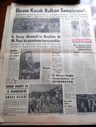 Öncü Gazetesi - 16 Eylül 1961 - Tarihi Karar 15 İdam 31 Müebbet Hapis - Adnan Menderes Fatin Rüştü Zorlu Ve Hasan Polatkan'ın İdamı Tastik Edildi -  İdamı İstenenlerin Fotoğrafları - Sabık Cumhurbaşkanı Celal Bayar İdam - 12 İdam Cezası Gece Müebbet Hapse Çevrildi - Beraat Edenler - Rüştü Erdelhun - Zeki Eraataman - Baha Akşit - Hastalanan Adnan Menderes Fotoğraf - Müebbet Hapse Mahkum Edilenler Fotoğraf - Sulakyurt Belediye Başkanı Öldürüldü - Milli Birlik Komitesinin Bildirisi - Eski Bakanlardan Ethem Menderes Fatin Rüştü Zorlu Hasan Polatkan Sebati Ataman Ve Şemi Ergin Haklarında Verilen Kararı Ayakta Dinleniyor Fotoğraf - Yeni Türkiye Partisi Aday Yoklamaları Bütün Yurtta Yapıldı - Rauf Onursal - Ethem Yetkiner - Atlet Ekrem Koçak Balkan Şampiyonu - Kadın Muhabir Brenda Çizgi Roman - Cancan Fotoğraf - Burçlar Sandığı - Galatasaray Alsancakta Beşiktaş Da Mithatpaşa'da Puanlarını Koruyacaklar - Gül Çiray Baygınlık Geçirdi - Yüzücü Canan Ateş Bir Rekor Kırdı - 19 Mayıs Stadı